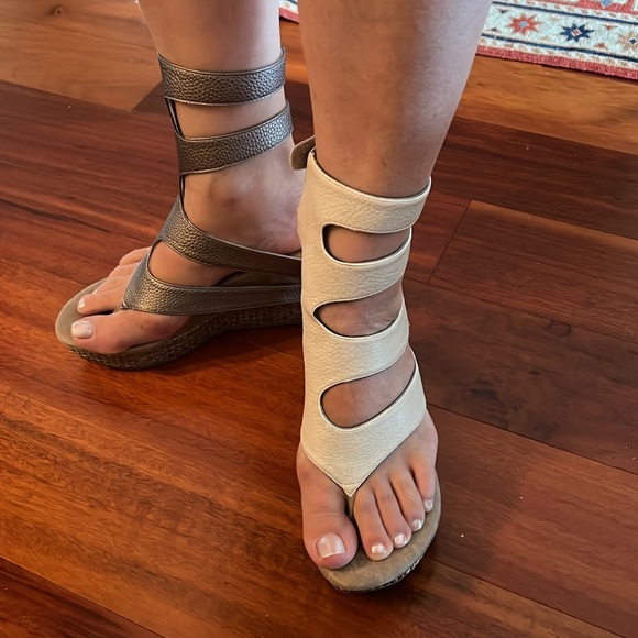 Modzori reversible high wedge size 7 off white and prefer. Arch support, padding - Picture 9 of 11